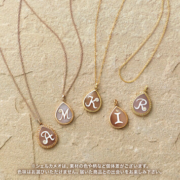 【オーダー品】イニシャルりぼんチャーム AGVP5433_MBB_999_0_20230908180