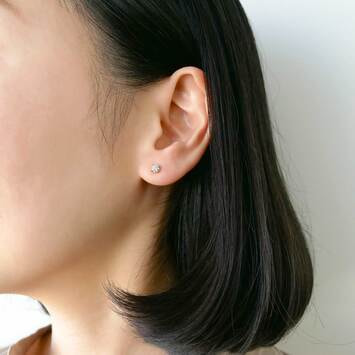 連休価格‼️【ヴァンドーム青山】キャトルピアス ダイヤモンド キャトル ピアス（AGVA1427__DI）｜ピアス｜ヴァン