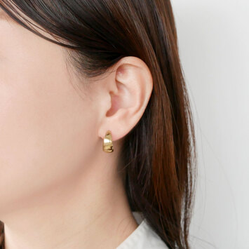 イエローゴールド ピアス(AGVA1457__YG)|ピアス|ヴァンドーム青山