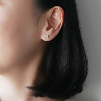 APVA2446__DI ダイヤモンド カローラ ピアス｜ピアス｜ヴァン