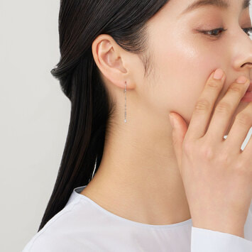 [プラチナ・ウーマン] ダイヤモンド ピアス