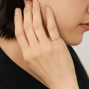 APVR0384__DI ハーフエタニティ ピンキーリング 0.18ct｜ピンキー