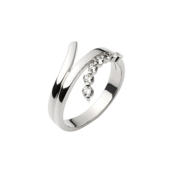 ダイヤモンド リュール リング