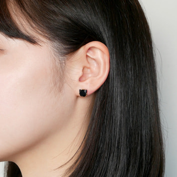 アクセサリーのプレゼント K10YG オニキス 猫ピアス |ギフト専門