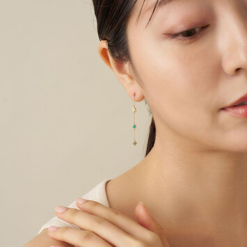 ジュエルモザイク グリーンカラー ピアス