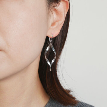 KMHA0120__WG Paper Cocoon ピアス｜ピアス｜ヴァンドーム青山