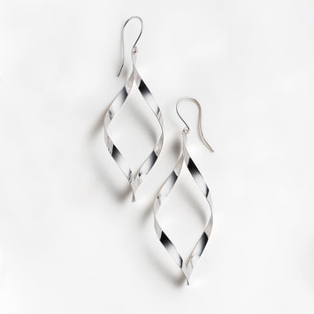 Paper Cocoon ピアス