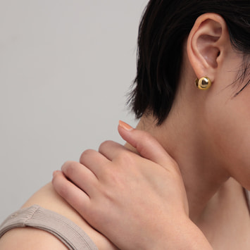 【試着のみ美品】プラスヴァンドーム　キャッチレスピアス　フープピアス PLUS VENDOME(プラス ヴァンドーム)｜キャッチレス ピアス