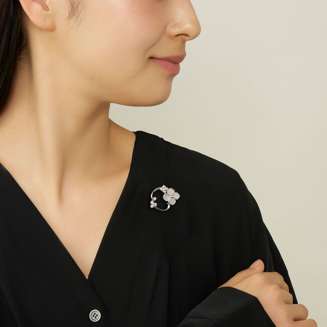 シェルフラワー ブローチ