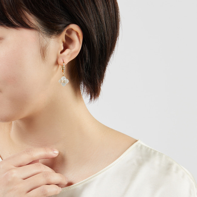 シェルフラワー ピアス