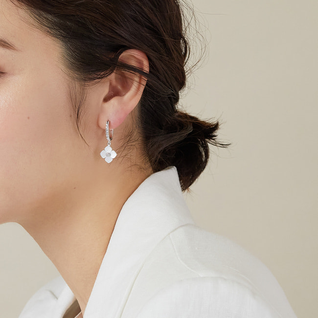 シェルフラワー ピアス