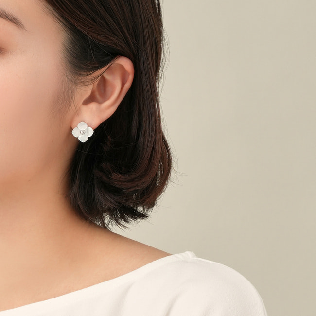 シェルフラワー ピアス