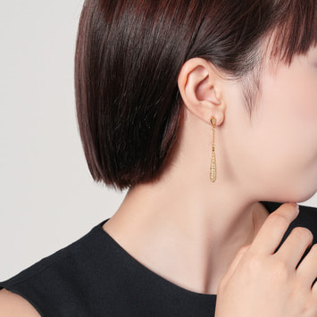 GIVENCHY パヴェドロップ ピアス 210.jpg