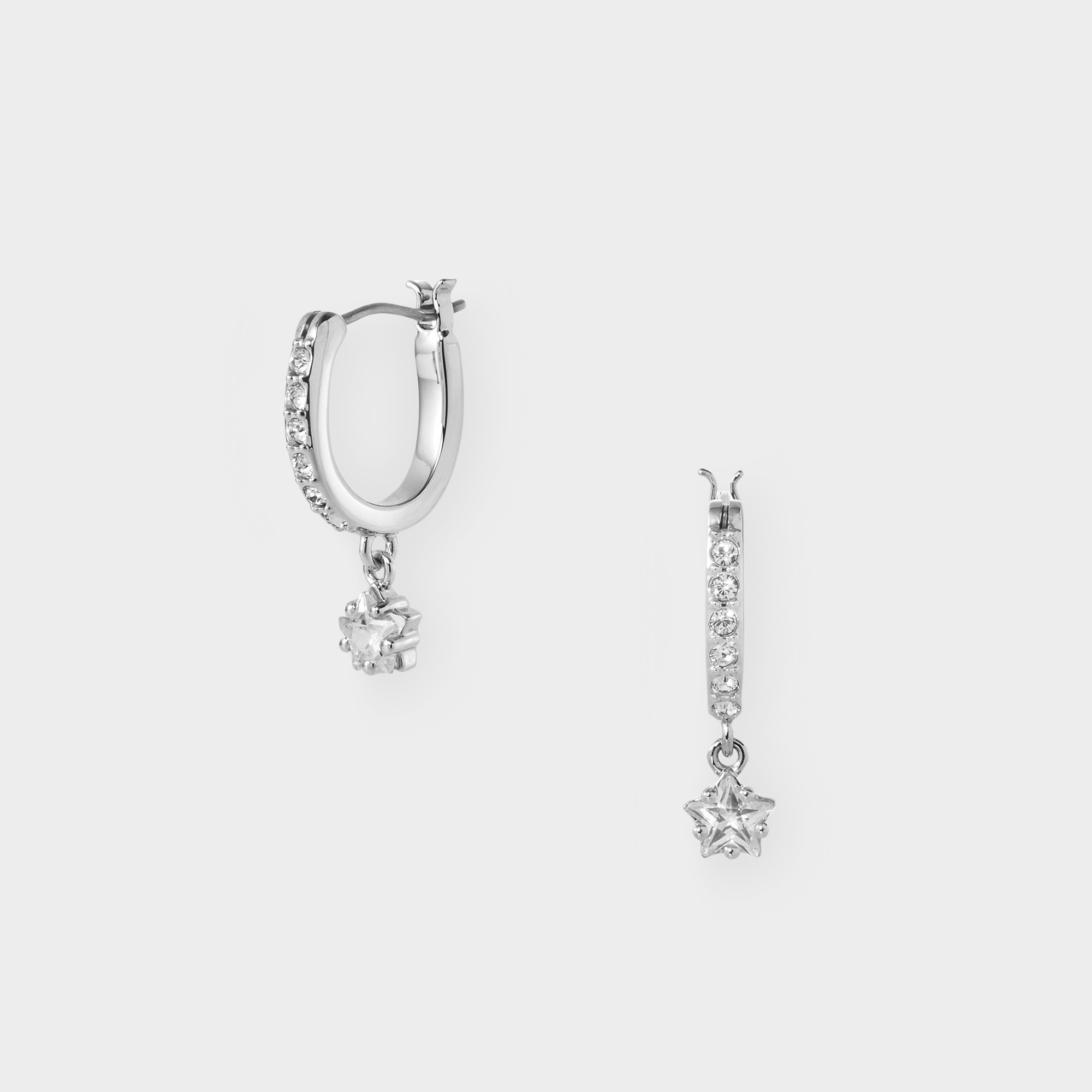 《STORY12月号掲載》星 ピアス