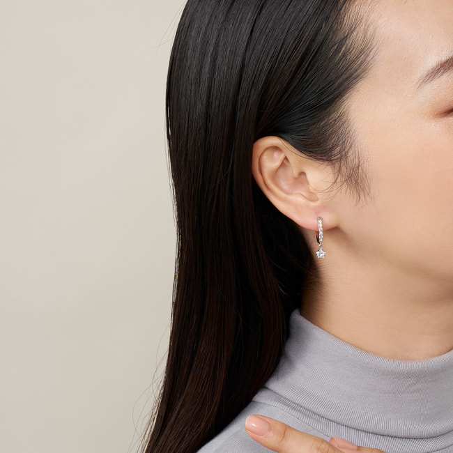 《STORY12月号掲載》星 ピアス