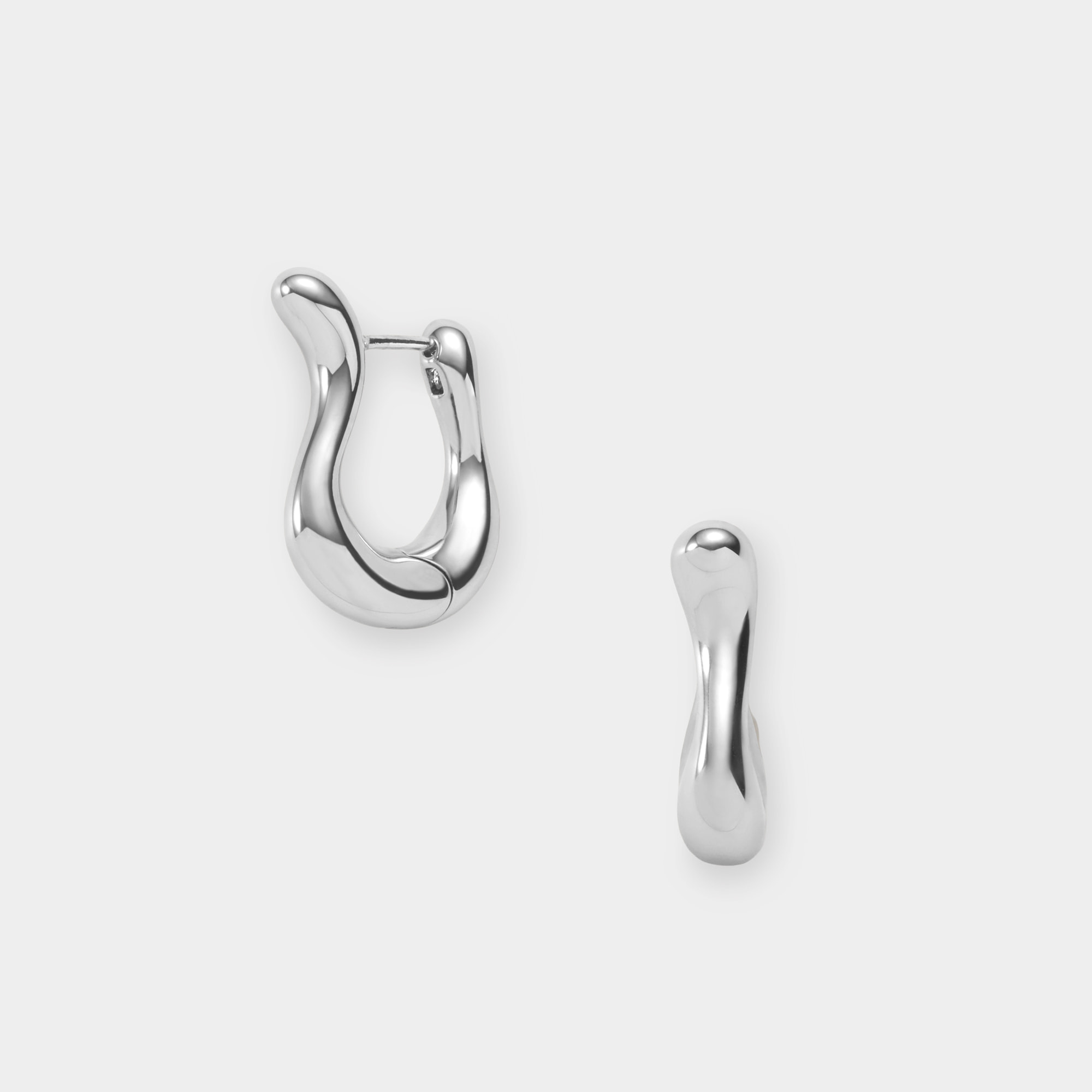 ピアス