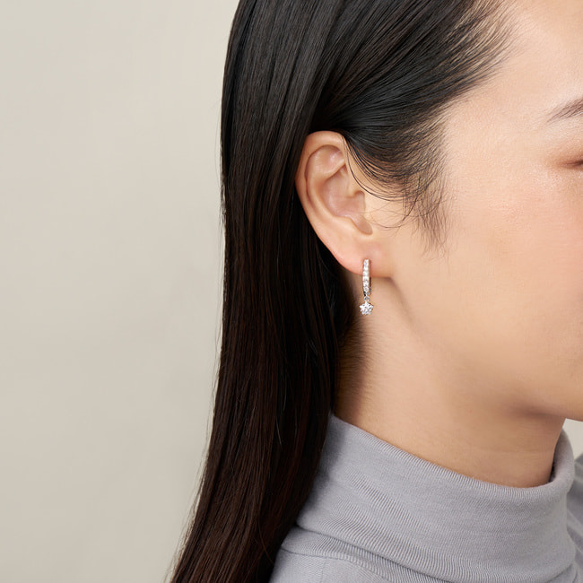 《STORY12月号掲載》星 イヤリング