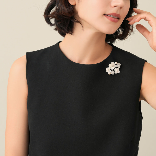 シェルフラワー ブローチ