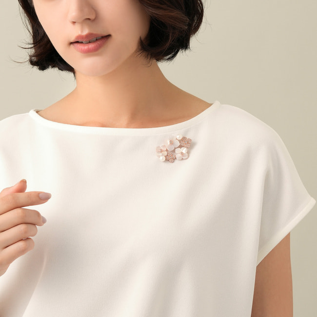 シェルフラワー ブローチ