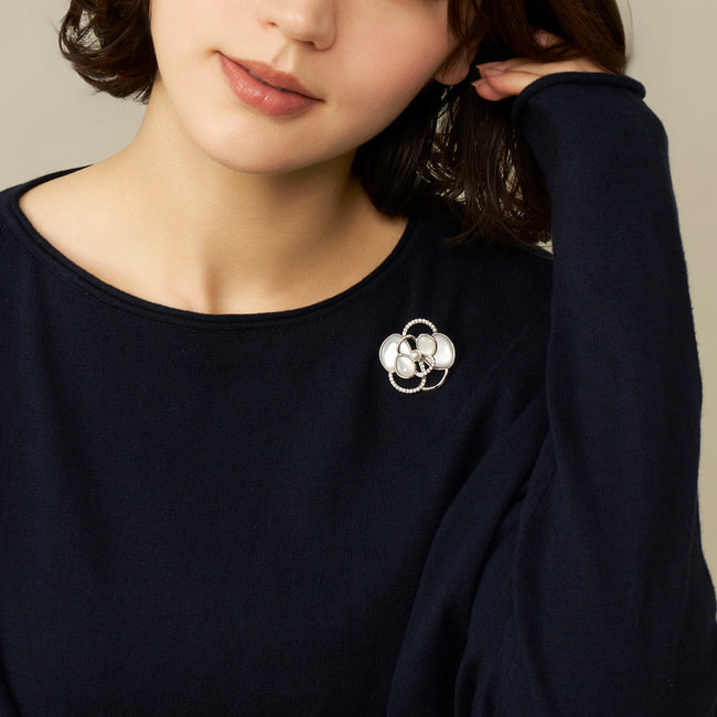 シェル カメリア ブローチ