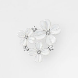 シェルクローバー ブローチ