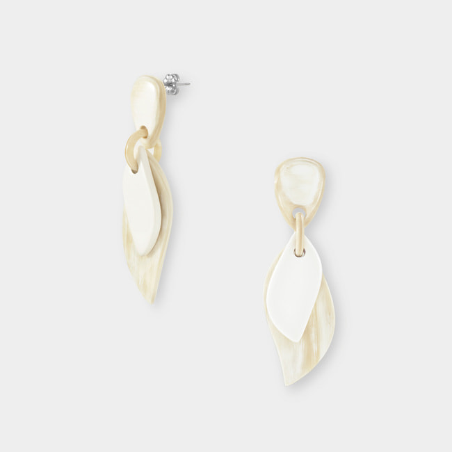 水牛 ピアス