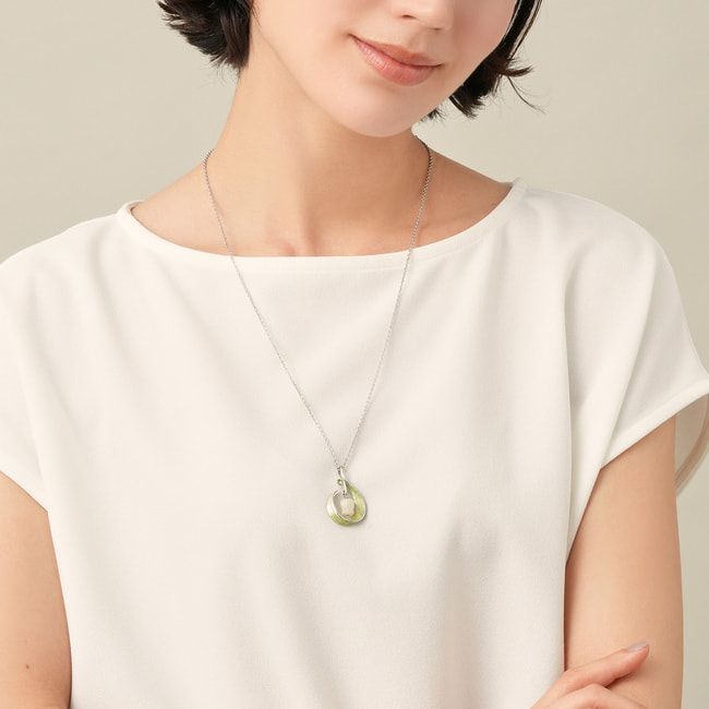 白蝶貝 すずらん ネックレス