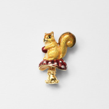 リス＆キノコ ブローチ（VBRV4663__R2）｜ブローチ｜ヴァンドームブティック（VENDOME BOUTIQUE）【アクセサリー公式通販】