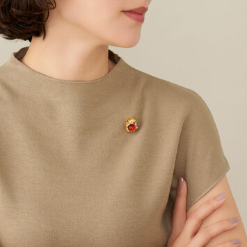 琥珀  ハリネズミ ブローチ